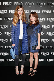 Pheline Roggan (Outfit und Tasche FENDI) und Natalia Avelon (Outfit und Tasche FENDI)  ©Foto: Franziska Krug/Getty Images für FENDI